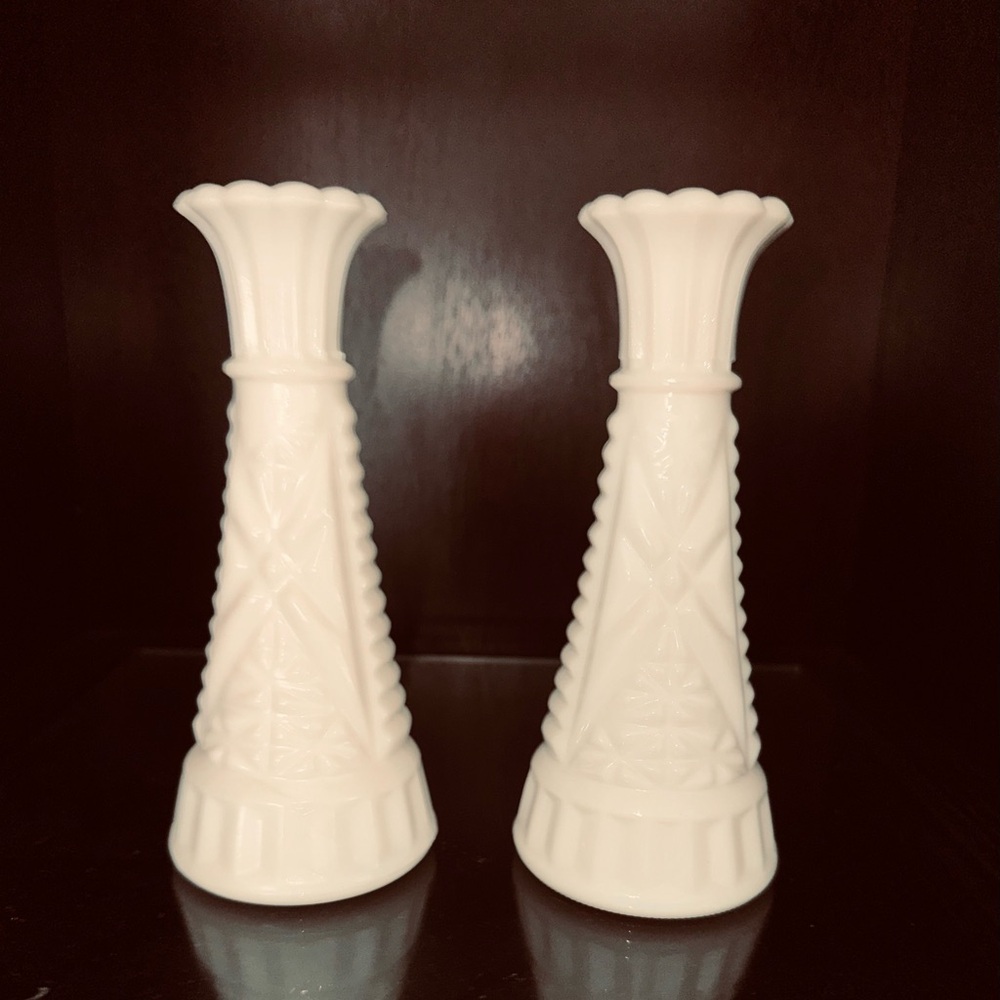 Vintage Anchor Hocking Stars & Bars White Milk Glass Bud Vase - 6 Inch